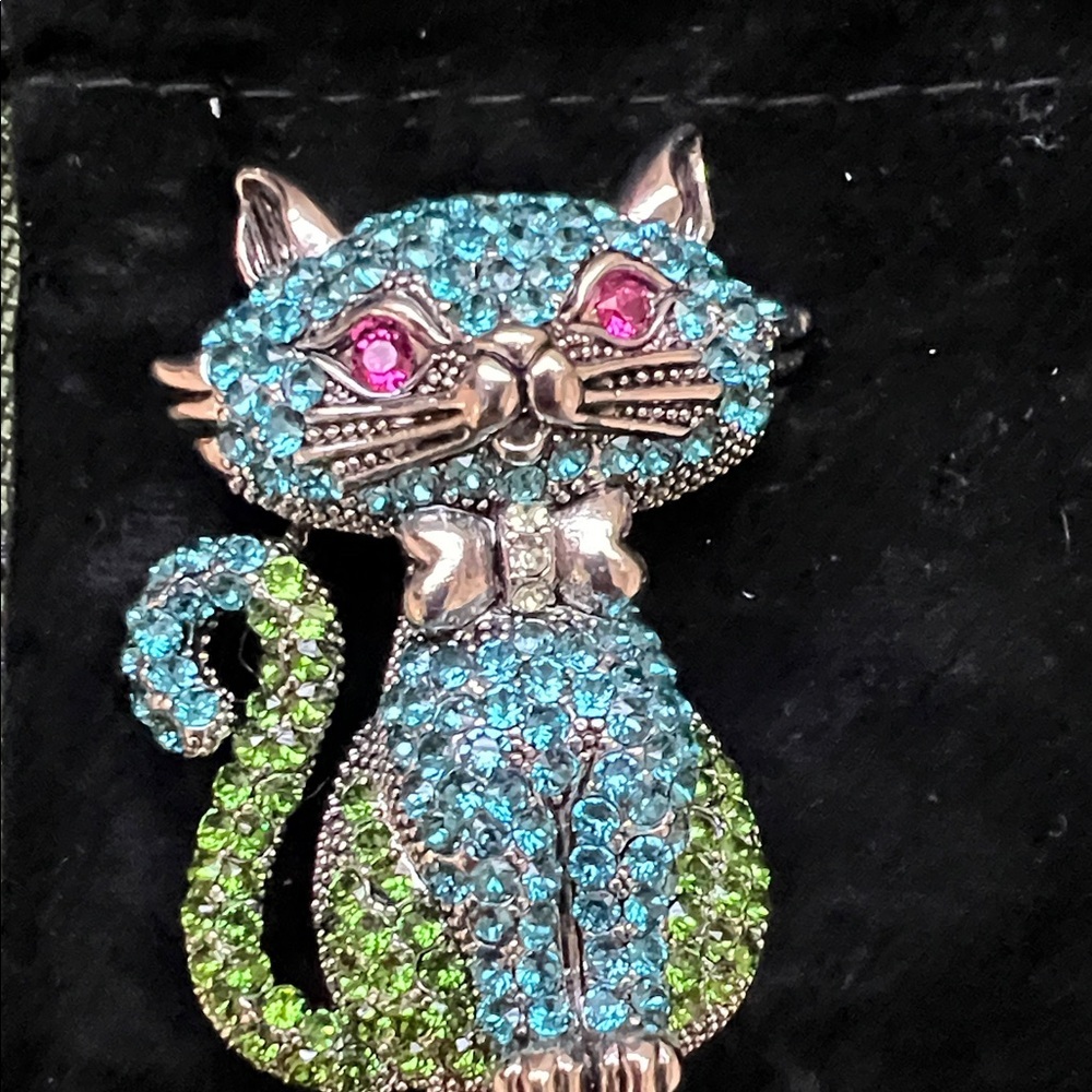 Sparkling Blue & Green Cat Brooch - Crystal Encrusted Cat Pin - Picture 7 of 7